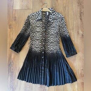 LINDI Chic Animal Print Pleated Dress